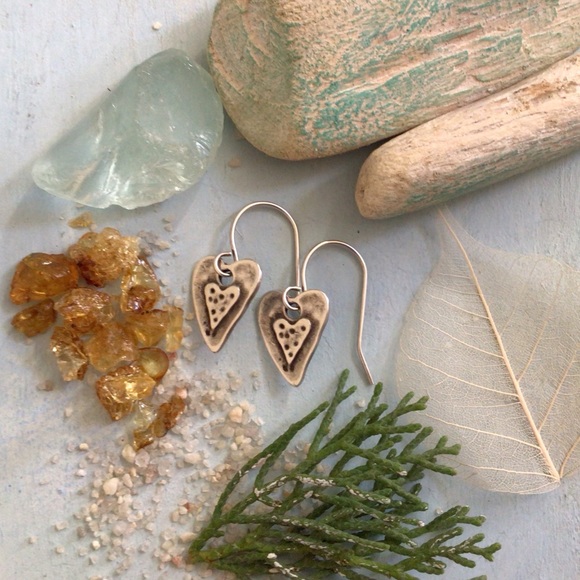 New Sundance Charm heart Earrings - Picture 6 of 10